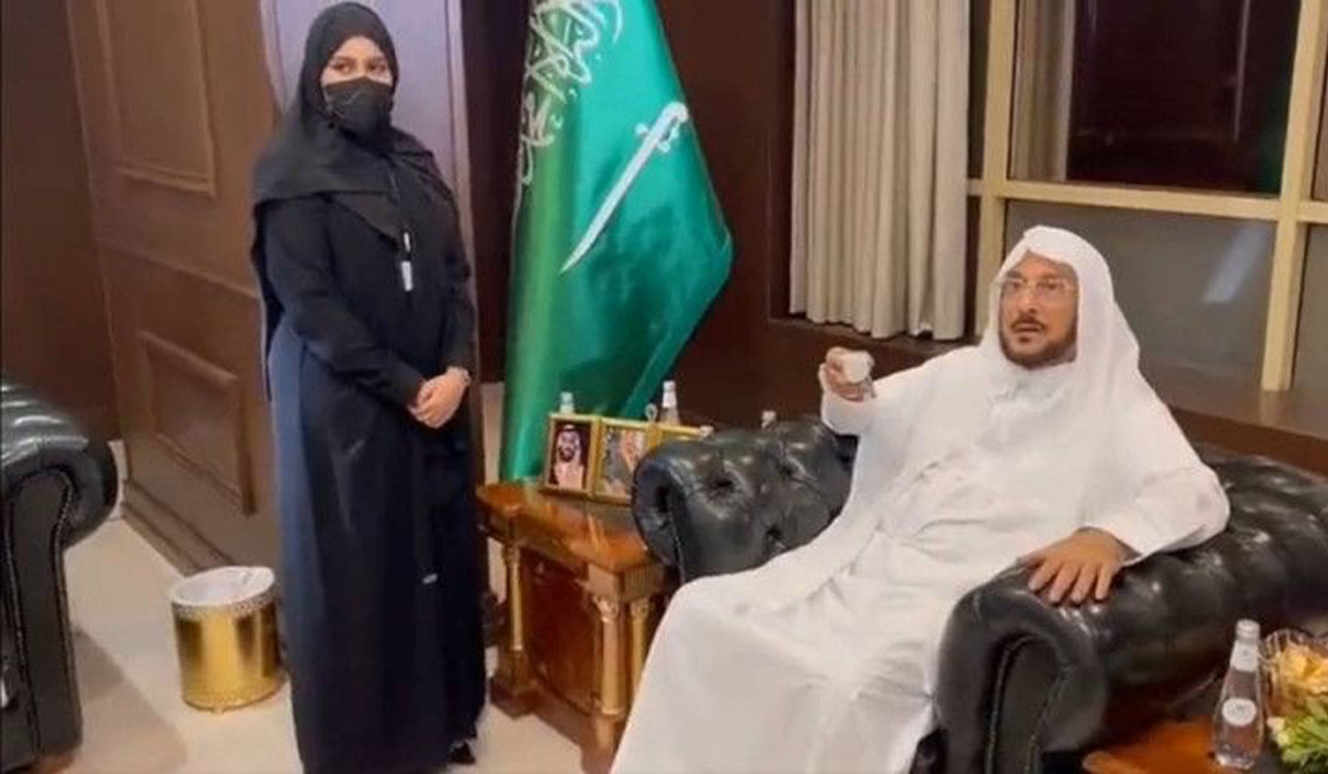 Saudi minister orders woman employee replace her boss
